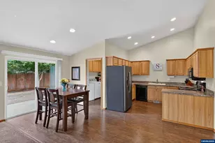 209 Pioneer Dr, Silverton, OR 97381 - Photo 6