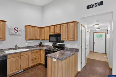 209 Pioneer Dr, Silverton, OR 97381 - Photo 4