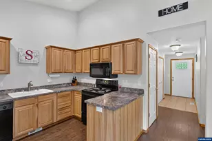 209 Pioneer Dr, Silverton, OR 97381 - Photo 4