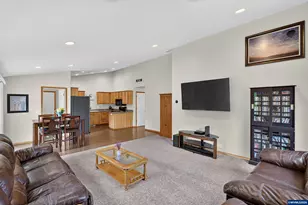 209 Pioneer Dr, Silverton, OR 97381 - Photo 10