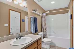 209 Pioneer Dr, Silverton, OR 97381 - Photo 16