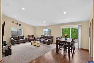 209 Pioneer Dr, Silverton, OR 97381 - Photo 8