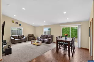 209 Pioneer Dr, Silverton, OR 97381 - Photo 8