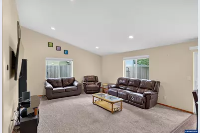 209 Pioneer Dr, Silverton, OR 97381 - Photo 12