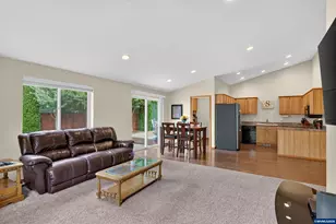 209 Pioneer Dr, Silverton, OR 97381 - Photo 10