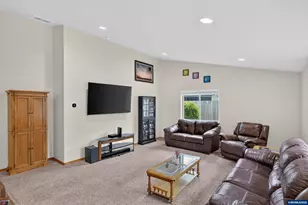 209 Pioneer Dr, Silverton, OR 97381 - Photo 12