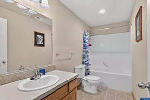 209 Pioneer Dr, Silverton, OR 97381 - Photo 18