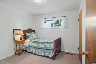 315 Edgewood Dr, Silverton, OR 97381 - Photo 8