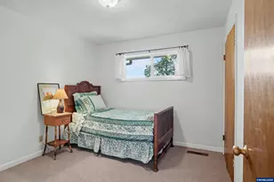 315 Edgewood Dr, Silverton, OR 97381 - Photo 8