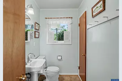 315 Edgewood Dr, Silverton, OR 97381 - Photo 14