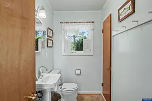 315 Edgewood Dr, Silverton, OR 97381 - Photo 14