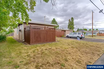 1921 SW Elm St, Albany, OR 97321 - Photo 6
