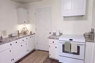 4490 Center St NE, Salem, OR 97301 - Photo 8