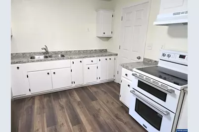 4490 Center St NE, Salem, OR 97301 - Photo 8