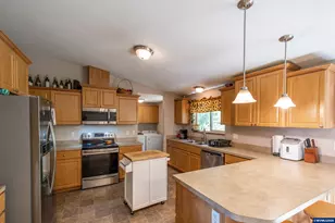39042 Mt Hope Dr, Lebanon, OR 97355 - Photo 4