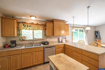 39042 Mount Hope Dr, Lebanon, OR 97355 - Photo 10