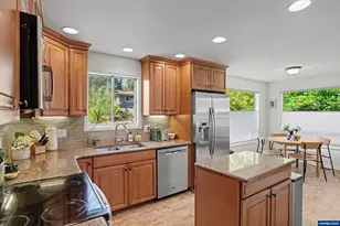 3225 NW Firwood Dr, Corvallis, OR 97330 - Photo 8