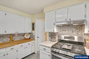 915 Madison St St, Silverton, OR 97381 - Photo 16