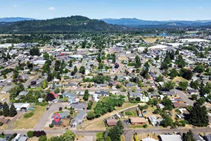 2411 S 6th St, Lebanon, OR 97355 - Photo 10