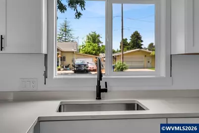 656 Hall St, Woodburn, OR 97071 - Photo 10