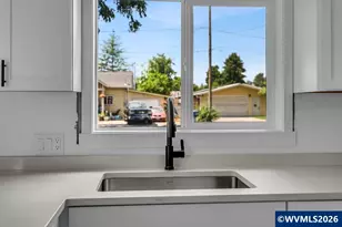 656 Hall St, Woodburn, OR 97071 - Photo 10