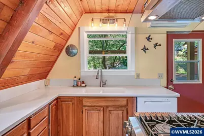252 S Rock St, Silverton, OR 97381 - Photo 8