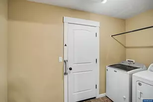 1175 S 8th St, Independence, OR 97351 - Photo 38