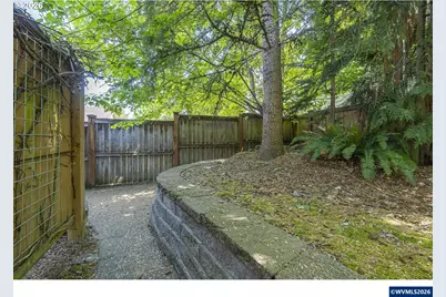 1902 NE Lucy Belle St, McMinnville, OR 97128 - Photo 38
