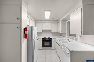 1641 NW Kings Bl, Corvallis, OR 97330 - Photo 8