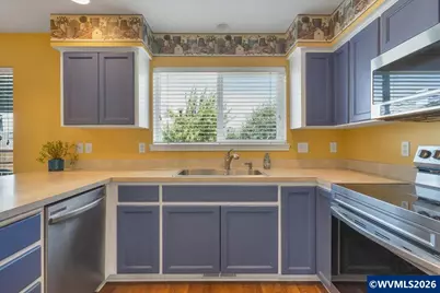 614 NW Heath St, Dallas, OR 97338 - Photo 12
