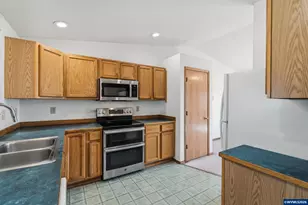 620 McCall Way, Philomath, OR 97370 - Photo 12