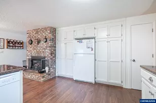 184 NE Gerlinger Ln, Dallas, OR 97338 - Photo 14