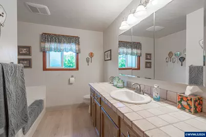 184 NE Gerlinger Ln, Dallas, OR 97338 - Photo 18