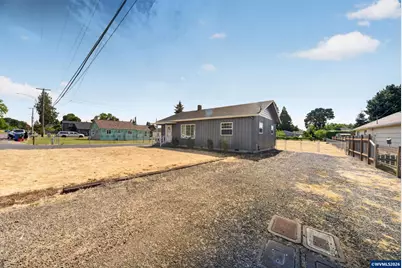 340 N 3rd St, Jefferson, OR 97352 - Photo 4