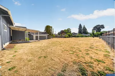 340 N 3rd St, Jefferson, OR 97352 - Photo 12