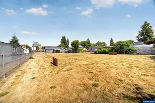 340 N 3rd St, Jefferson, OR 97352 - Photo 12