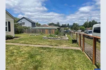 914 4th Av, Sweet Home, OR 97386 - Photo 16