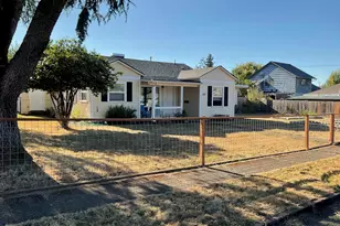 914 4th Ave, Sweet Home, OR 97386 - Photo 2