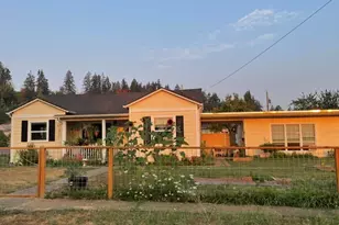 914 4th Ave, Sweet Home, OR 97386 - Photo 1