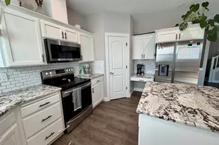 4889 Whitewater St NE, Salem, OR 97305 - Photo 8