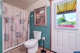 362 E Washington Ave, Brownsville, OR 97327 - Photo 32
