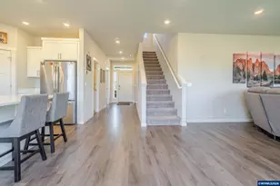 235 Walnut St, Mount Angel, OR 97362 - Photo 4