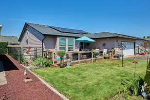 2093 Astor Way, Woodburn, OR 97071 - Photo 4