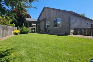 1735 25th Ave SW, Albany, OR 97321 - Photo 2