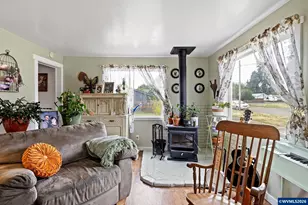 320 E Blakely Ave, Brownsville, OR 97327 - Photo 8