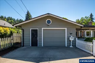 1012 S Water St, Silverton, OR 97381 - Photo 4