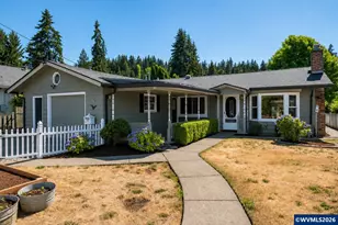 1012 S Water St, Silverton, OR 97381 - Photo 2