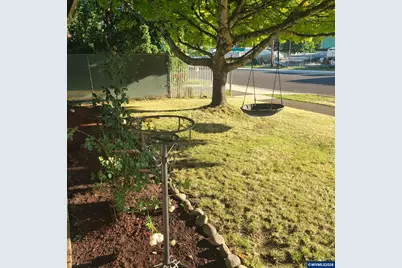 267 N 5th St, Jefferson, OR 97352 - Photo 2