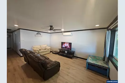 267 N 5th St, Jefferson, OR 97352 - Photo 2