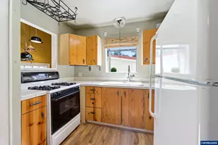 480 21st St SE, Salem, OR 97317 - Photo 8